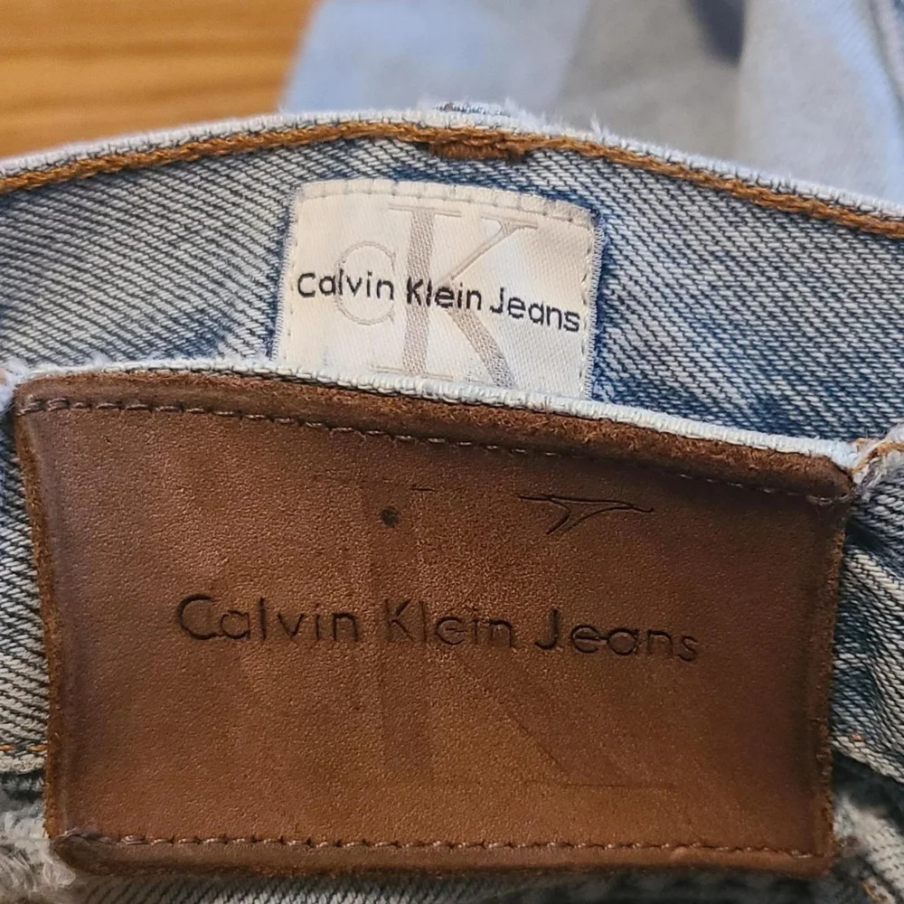 CALVIN KLEIN VINTAGE BOYS SHORTS STONE WASH DISTROYED DENIM 38x8